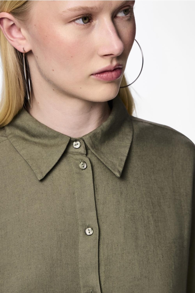 PCPIA LS LOOSE SHIRT WVN NOOS 17149315 DEEP LICHEN GREEN